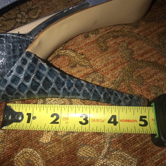 Guess - Picture 5 of 6